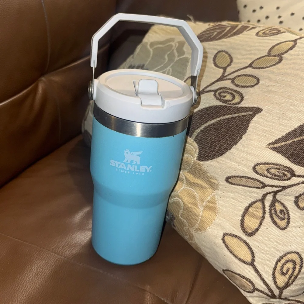 STANLEY The Iceflow Flip straw 20 ounce tumbler - Picture 2 of 14